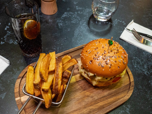 Mevan Mevan Burger
