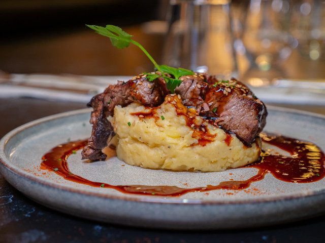 Mevan Tataki de boeuf sauce Teriyaki